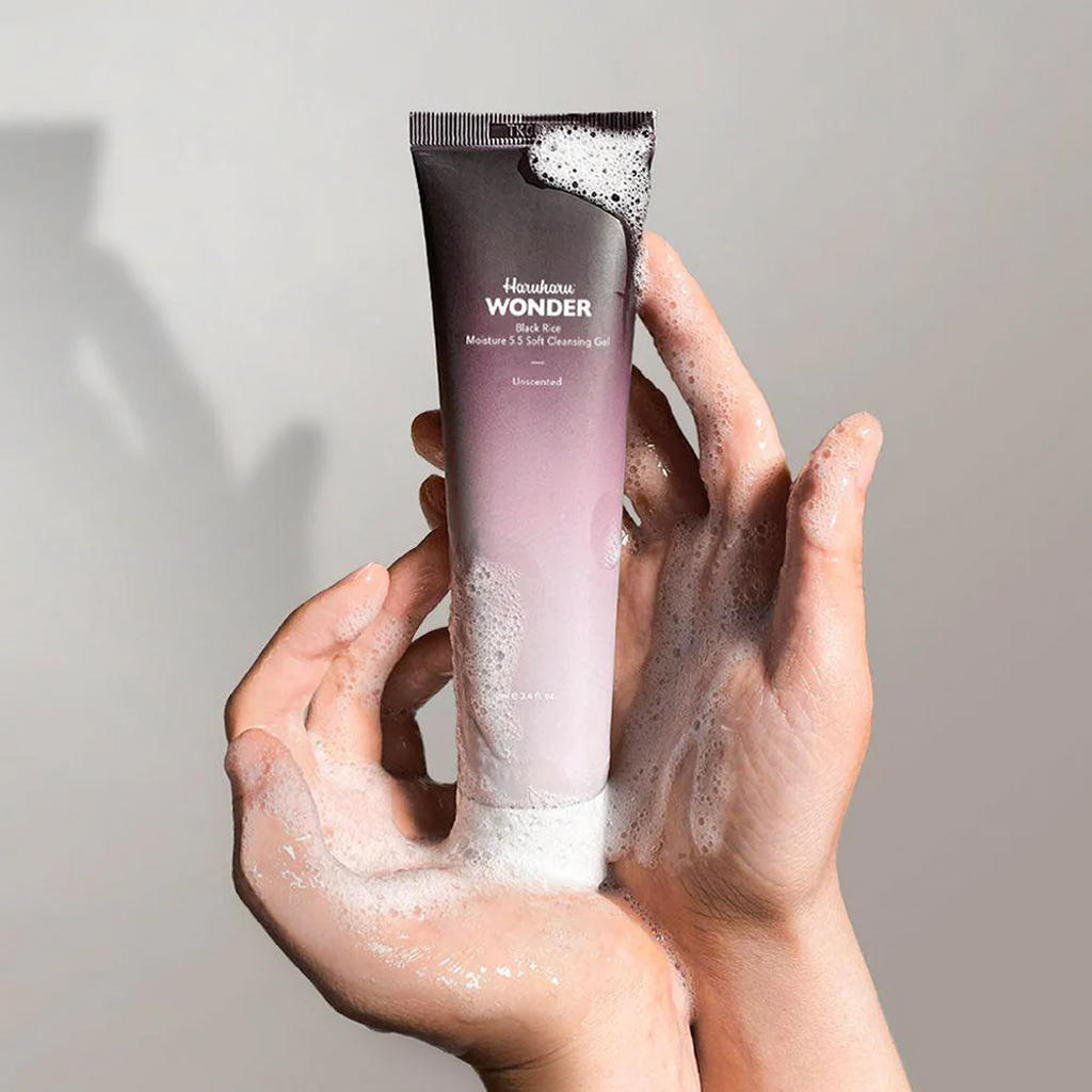 Haruharu Wonder Black Rice Moisture 5.5 Cleansing Gel available on Qasr Jamal Store