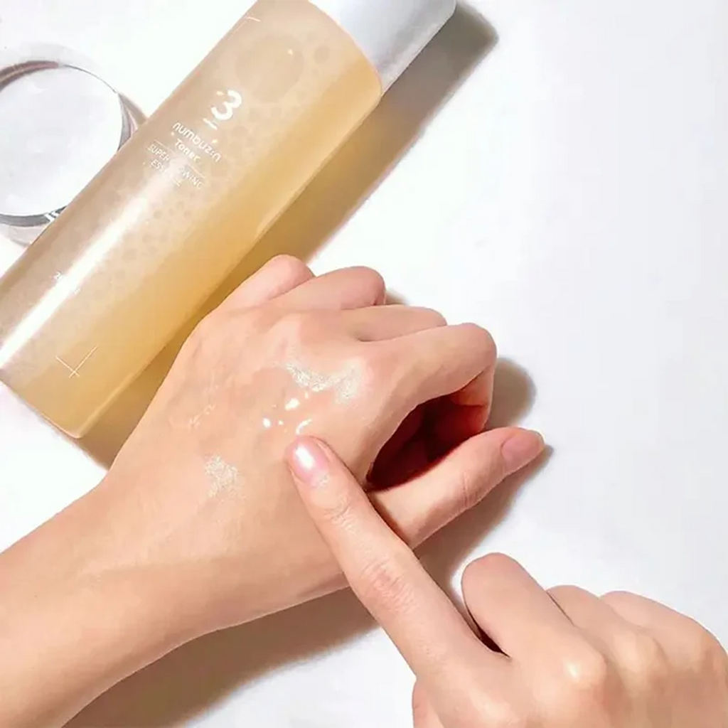 Way to use a Numbuzin No.3 Super Glowing Essence Toner